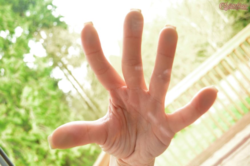 21 Photos<br />21 pictures of Katelyn's hands and palms on glass, with a little hypermobility mixed in!